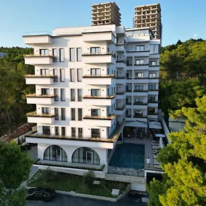 Hotel Great White, Shengjin